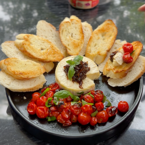 Brie Wheel With Red Onion Relish